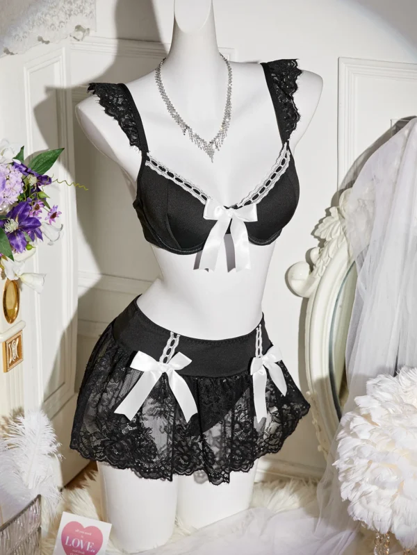 Ensemble lingerie noir en dentelle