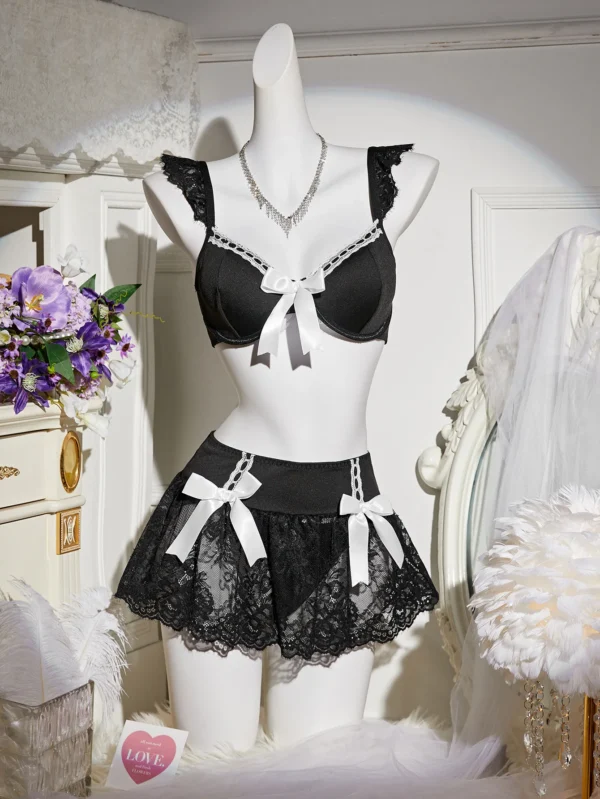 Ensemble lingerie noir en dentelle